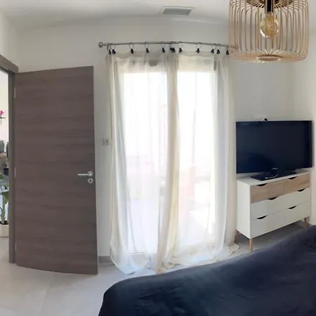 Moderne Et Paisible Ponteilla